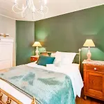 Prázdninový dům In With Garden *