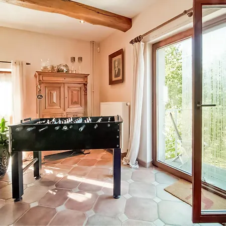 Σπίτι διακοπών In With Garden